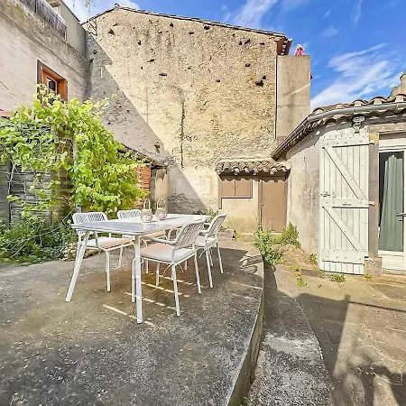 Lx120 T2 Au Pied De La Cite Vue Sur Les Remparts Daire *